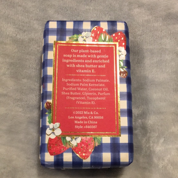 Scented Strawberry Fields Luxury Bar Hand Soap NWT 10.58oz shea butter vit E - Picture 12 of 15